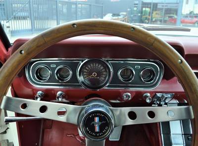 Ford Mustang Fastback V8