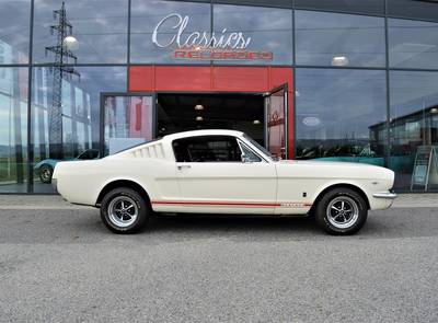 Ford Mustang Fastback V8