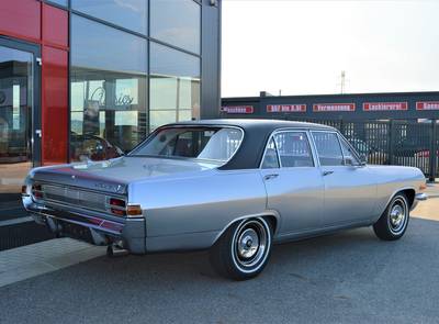 Opel Admiral V8