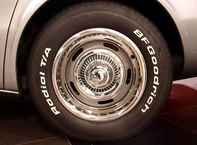 Corvette C3 Stingray 327 / 300