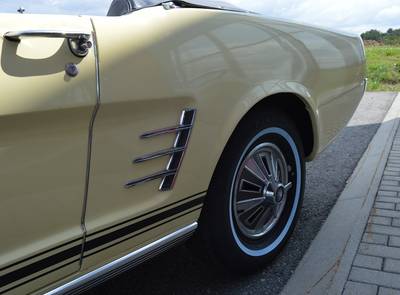 Ford Mustang V8 Convertible