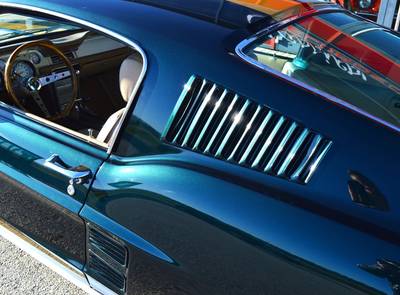 Ford Mustang Fastback 302 Resto-Mod