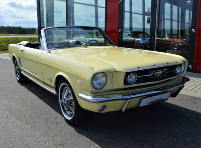 Ford Mustang V8 Convertible