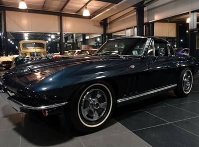 Corvette Sting Ray C2  327 / 300