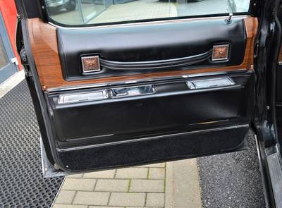 Cadillac Fleetwood Seventy-Five,  9 - Passenger