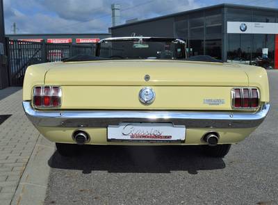 Ford Mustang V8 Convertible