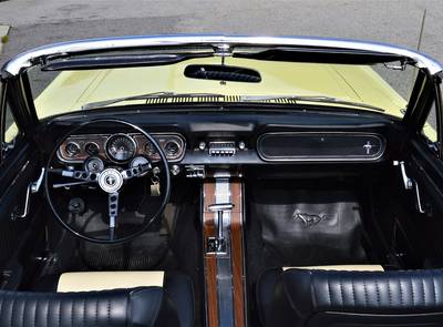 Ford Mustang V8 Convertible