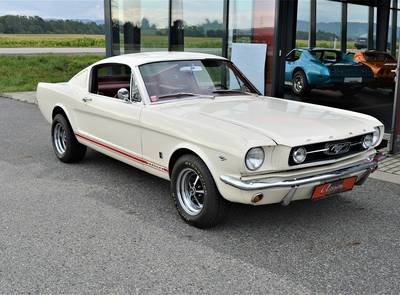 Ford Mustang Fastback V8