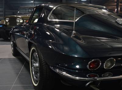 Corvette Sting Ray C2  327 / 300