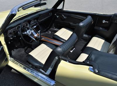 Ford Mustang V8 Convertible