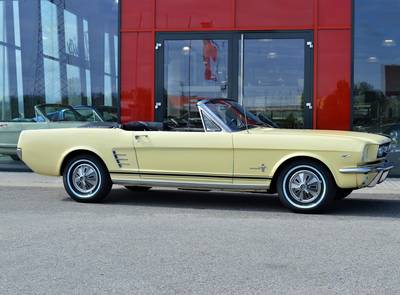 Ford Mustang V8 Convertible