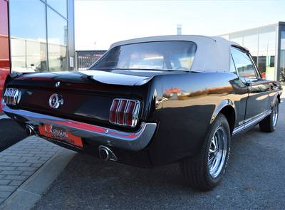 Ford Mustang V8 Convertible