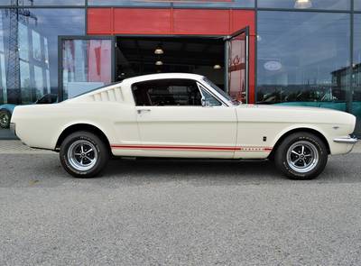Ford Mustang Fastback V8