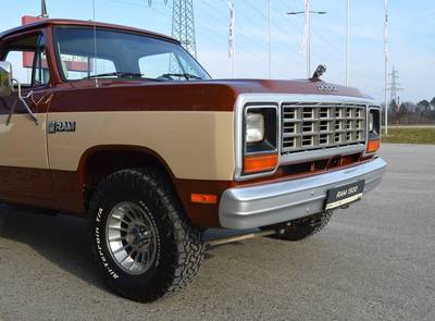 Dodge D150 Ram Frame-Off, 390cui, Air Ride