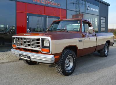 Dodge D150 Ram Frame-Off, 390cui, Air Ride