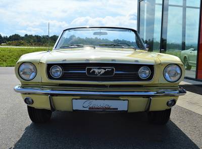 Ford Mustang V8 Convertible