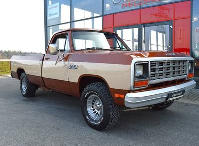 Dodge D150 Ram Frame-Off, 390cui, Air Ride