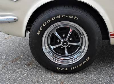 Ford Mustang Fastback V8