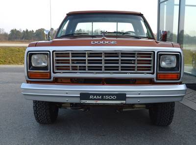 Dodge D150 Ram Frame-Off, 390cui, Air Ride
