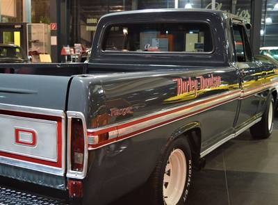 Ford F-100 Long Bed