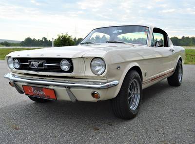 Ford Mustang Fastback V8