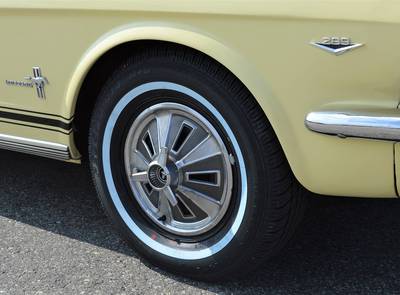 Ford Mustang V8 Convertible
