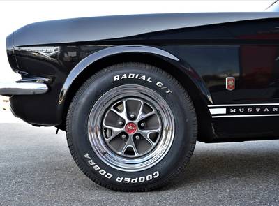 Ford Mustang V8 Convertible