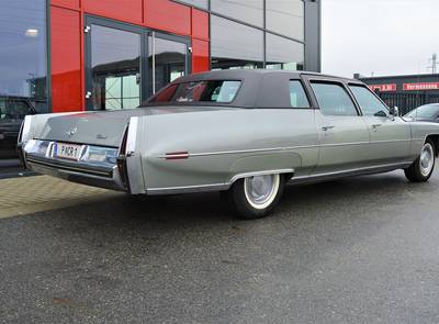 Cadillac Fleetwood Seventy-Five,  9 - Passenger