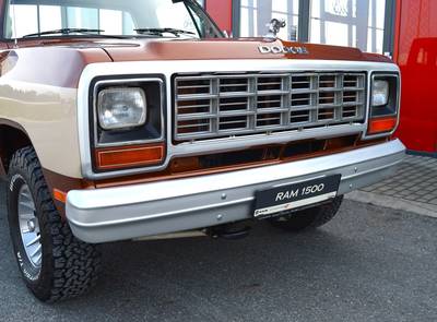 Dodge D150 Ram Frame-Off, 390cui, Air Ride