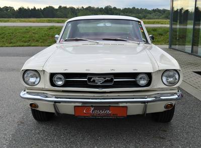Ford Mustang Fastback V8
