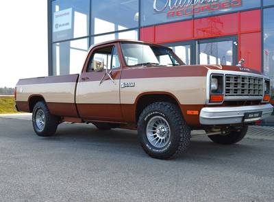 Dodge D150 Ram Frame-Off, 390cui, Air Ride