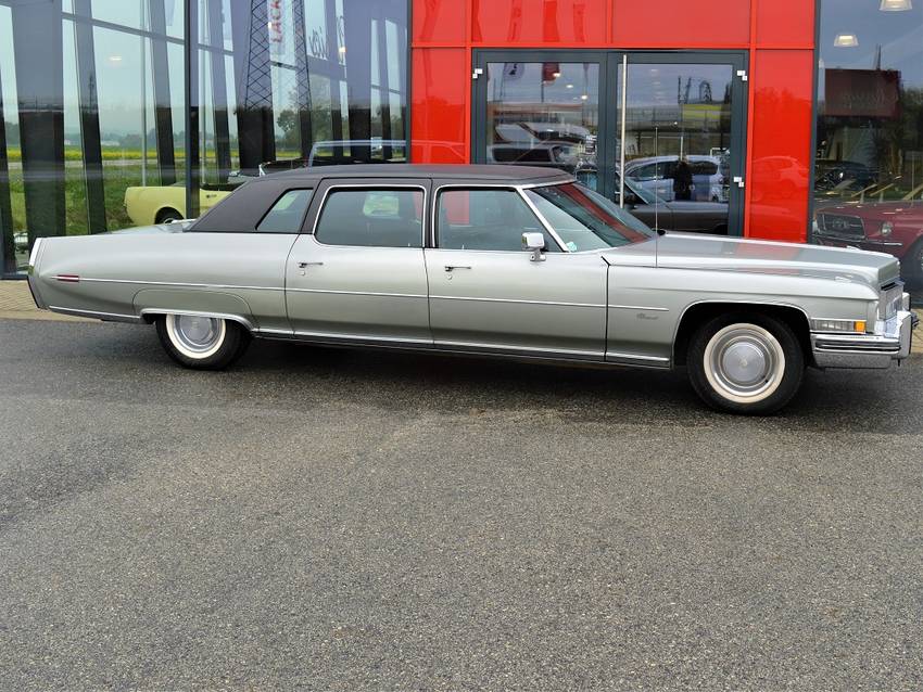 Cadillac Fleetwood Seventy-Five,  9 - Passenger