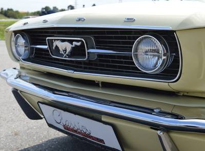 Ford Mustang V8 Convertible