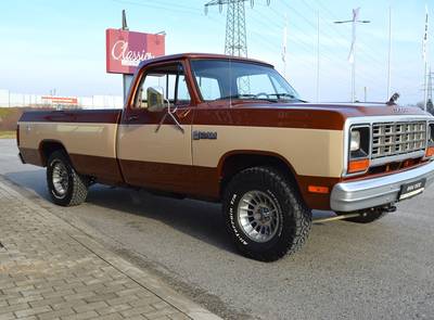 Dodge D150 Ram Frame-Off, 390cui, Air Ride