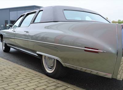 Cadillac Fleetwood Seventy-Five,  9 - Passenger