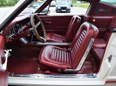 Ford Mustang Fastback V8