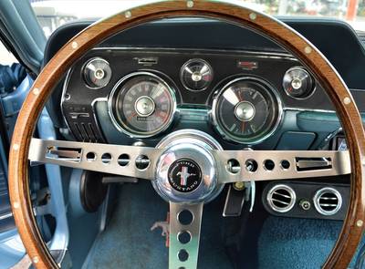 Ford Mustang Coupe 289 V8, 4V