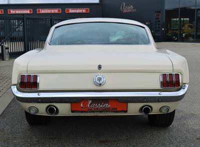 Ford Mustang Fastback V8