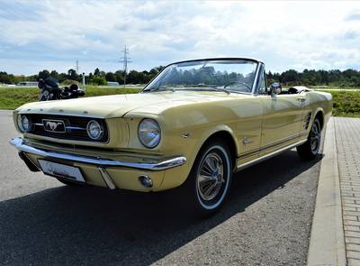 Ford Mustang V8 Convertible