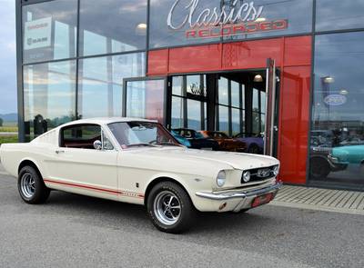 Ford Mustang Fastback V8