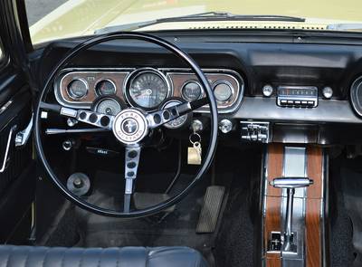 Ford Mustang V8 Convertible