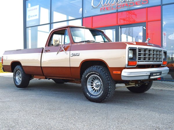 Dodge D150 Ram Frame-Off, 390cui, Air Ride