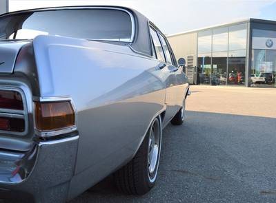Opel Admiral V8