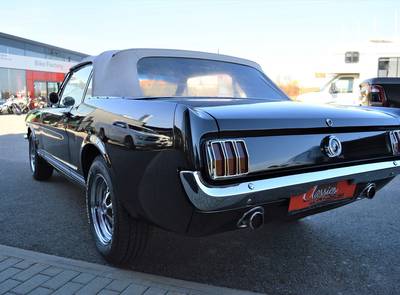 Ford Mustang V8 Convertible